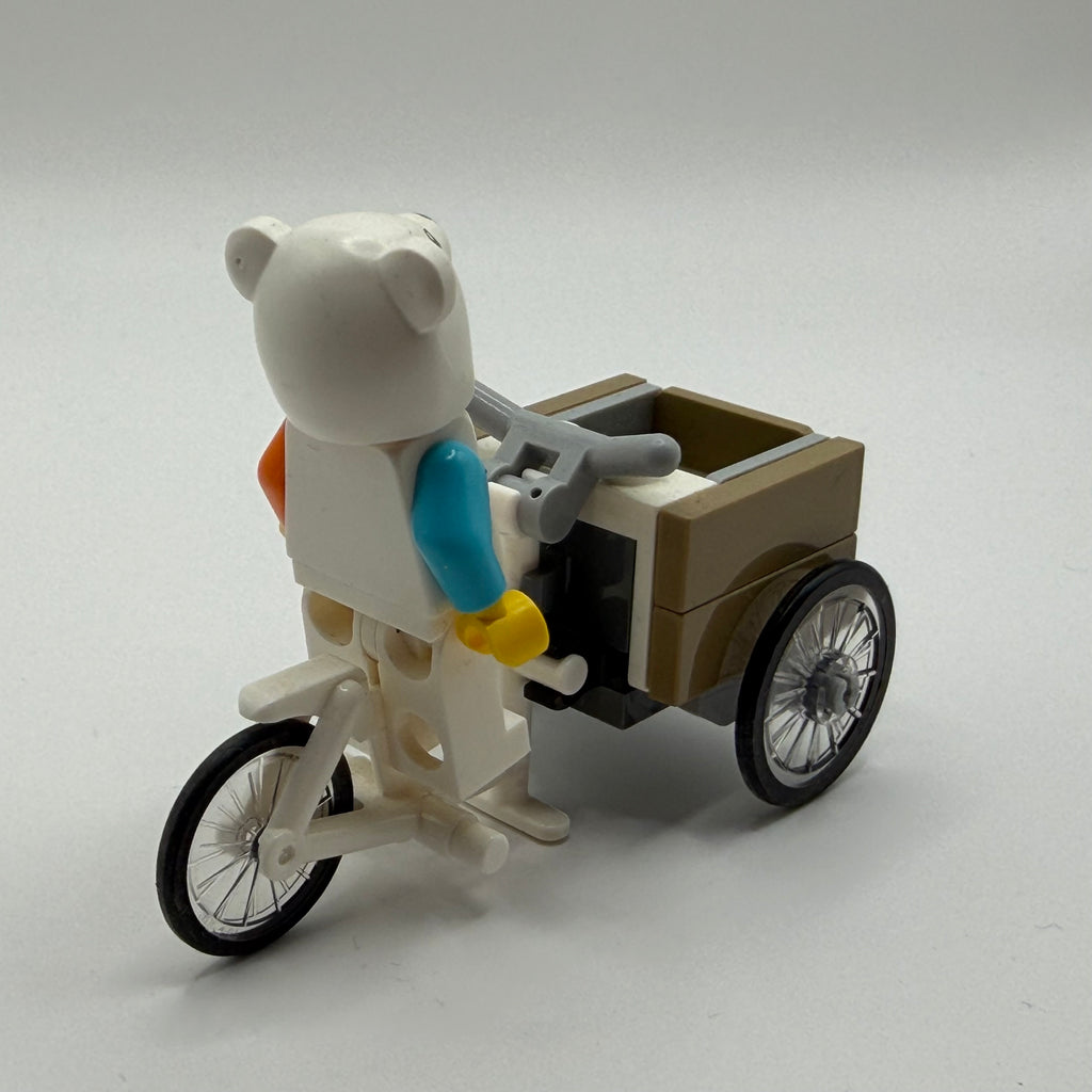 Ice-Cream Shop Vendor – Female, Polar Bear Suit med Lastcykel CTY1617