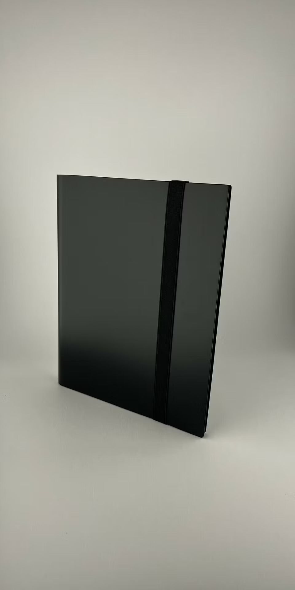 9-Pocket Basic Binder med sidomatning – 360 kort (Svart)