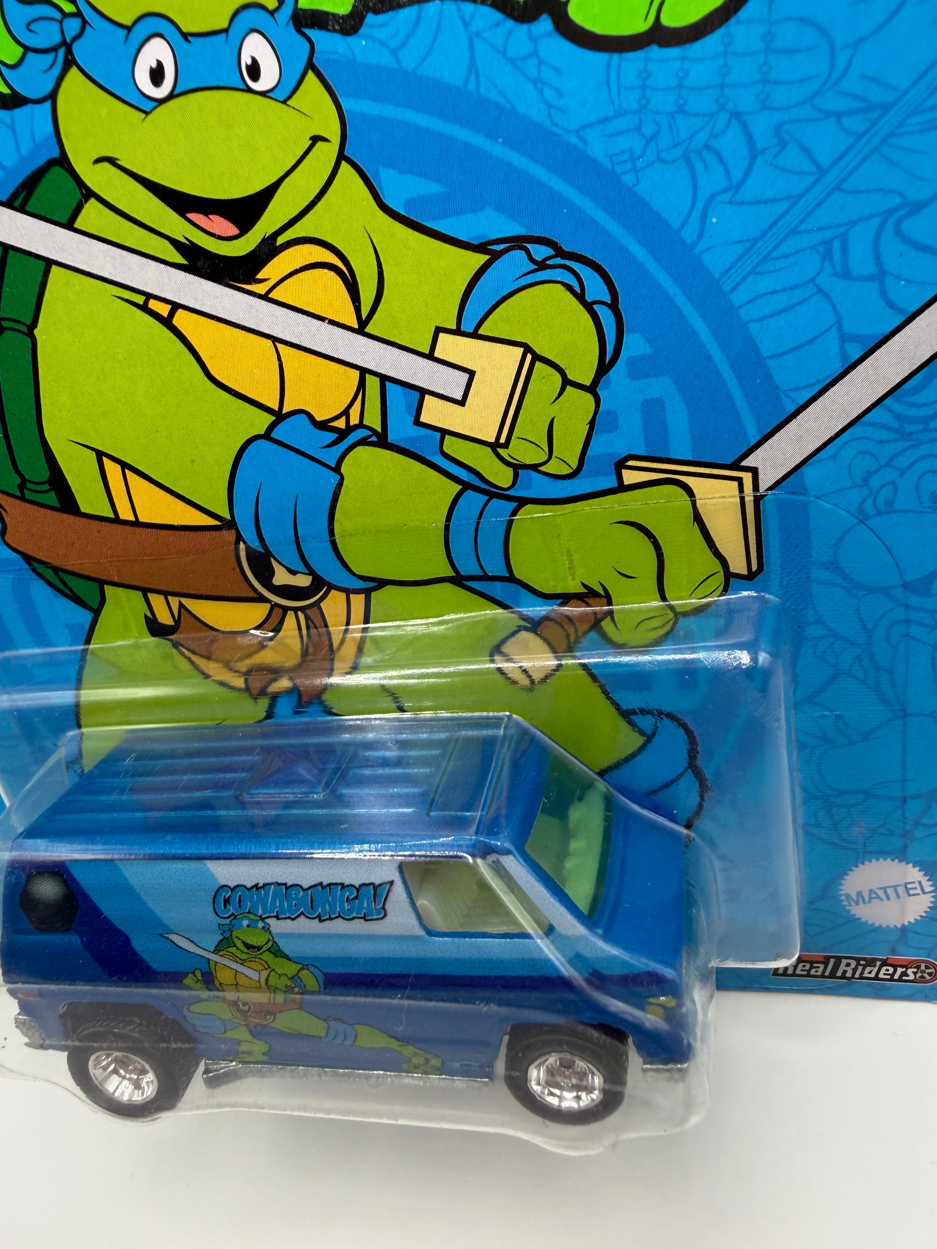 Hot Wheels Premium Pop Culture 2022 Teenage Mutant Ninja Turtles '70s Van (Leonardo) 3/5
